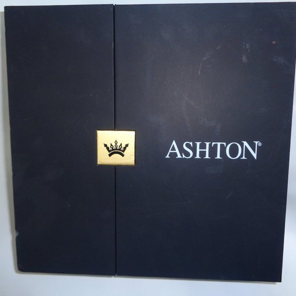 Ashton Cocktail Gift Set w Cups, Cigar Ashtray , Drink Recipes & Pairings book